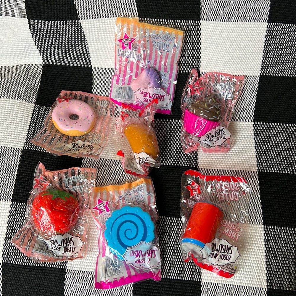 #F.14.0. 🦋$5 ADD ON• 7pcs SKWISHYS
